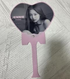 BLACKPINK JENNIE ハート型うちわのサムネイル