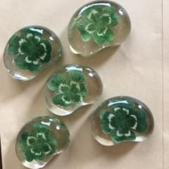 四葉のクローバーの箸置きのサムネイル