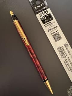 【PILOT】油性ボールペン　レジェ 0.7mm ブラック＆レッド⭐️予備芯付のサムネイル
