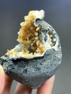 ベトナム産 共生色カルサイト112.12g - メルカリ