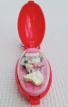 レトロ、ハローキティ、動くキーホルダー、ポケットクリッター - メルカリ