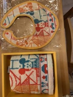 スタイ、タオルのセットのサムネイル