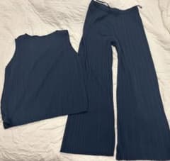 UNIQLO プリーツノースリーブT プリーツストレートパンツ セット　Lサイズのサムネイル