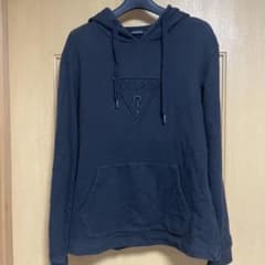 GUESS 黒 フード付きパーカーのサムネイル