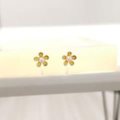 ノンホールイヤリング　小さなお花