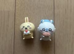 ちいかわ みんなでもぐもぐパーティー うさぎ　モモンガ マスコット フィギュアのサムネイル