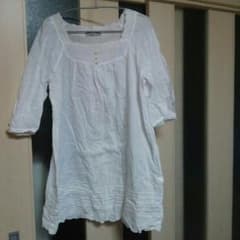 500円を300円に値下げ。胸と裾にあるレースがてても可愛いですよ。のサムネイル