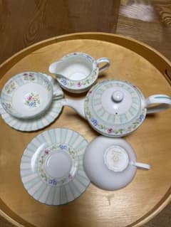 ノリタケ FLOROLA ティーカップ、ソーサー、クリーマー、ティーポットのサムネイル