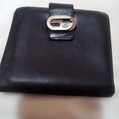 Gucci 黒 レザー 二つ折り財布 小銭入れに破れあり 全体的に使用感あり