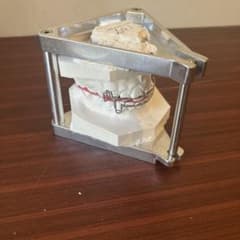 構成咬合器　歯科技工のサムネイル