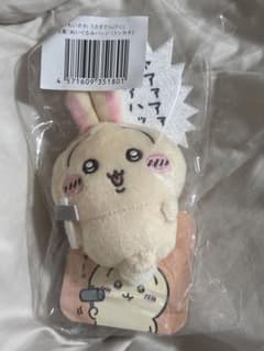 ちいかわ うさぎだらけくじ E賞 ぬいぐるみバッジ トンカチのサムネイル