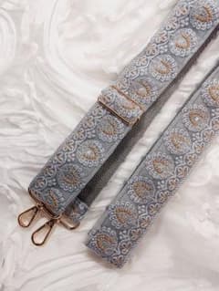 特価J-31インド刺繍リボン※ショルダーストラップ　スマホストラップ　送料込みのサムネイル