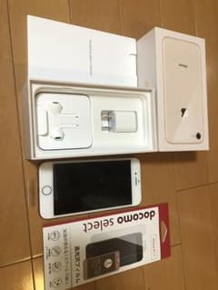 値下げ iPhone 8 Gold 64 GB docomo おまけ付のサムネイル