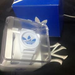 アディダス 時計のサムネイル