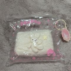 MoMo　スクイーズ　うさぎ枕のサムネイル