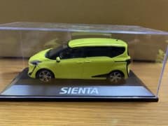 トヨタ　ミニカー　シエンタ　1/30 ダイキャスト製のサムネイル