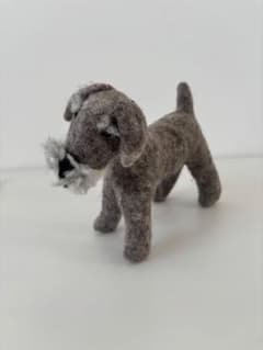 ウールフェルト ミニチュアシュナウザー 犬 置物 オブジェ ハンドメイドのサムネイル