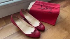 Christian Louboutin 赤色パンプス　美品のサムネイル