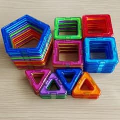 ボーネルンド　マグフォーマー62ピースのサムネイル