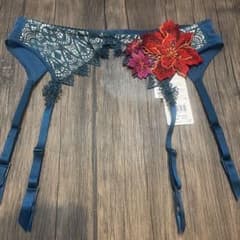 ネイビー 花刺繍 ガーターベルト M サルート 72G - メルカリ