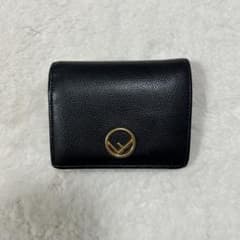 FENDI 二つ折り財布 ブラック ゴールド金具 - メルカリ