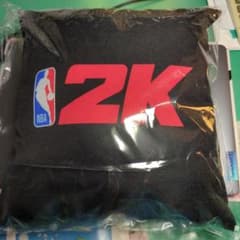 非売品　NBA 2K クッション & NBA HOUSE リストバンドとシールのサムネイル