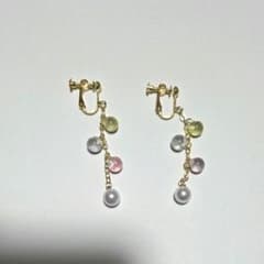 ハンドメイド ドロップビーズのイヤリングのサムネイル