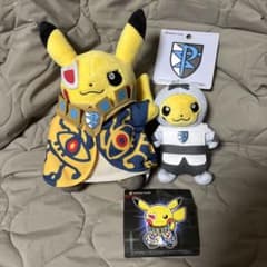 ボスごっこピカチュウ　ぬいぐるみ　グズマスカル団　タグ付き タグ付き】 ボスごっこピカチュウ プラズマ団 ぬいぐるみ - メルカリ