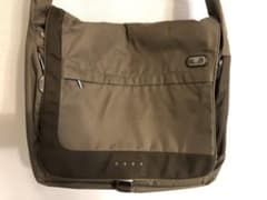 【美品・即日配送】TUMIのショルダーバッグのサムネイル
