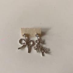 リボン型ピアスのサムネイル