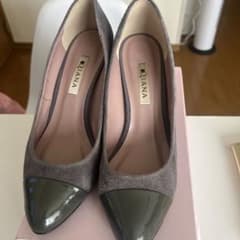 DIANA スエードとエナメルのポインテッドトゥパンプス　24cmのサムネイル