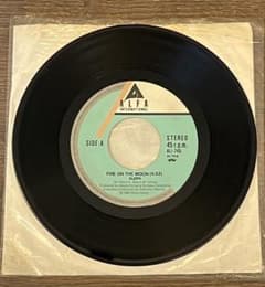Aleph Fire On The Moon 7インチレコードのサムネイル