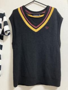 フレッドペリー　FRED PERRY Vネックニットベスト UK10のサムネイル