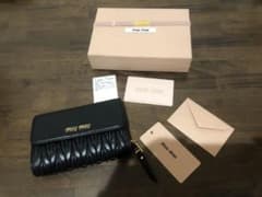 miu miu 財布　マトラッセ　ミュウミュウ　レディースのサムネイル