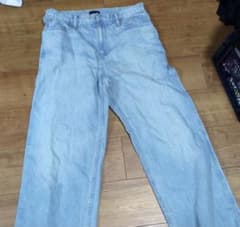 UNIQLO JEANS ストレートデニム ライトブルーのサムネイル