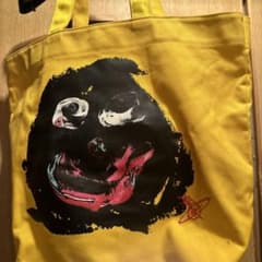ヴィヴィアンウエストウッドの子供の落書き絵バックのサムネイル