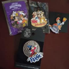 Disney ピンバッジ 4種セット ハロウィン Epcot - メルカリ
