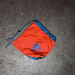 adidas ドローストリングバッグ オレンジ/青のサムネイル