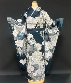 深緑色のシックな牡丹と菊の振袖フルセット - メルカリ