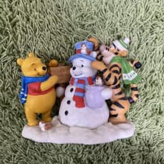 Disney Storeくまのプーさん 雪だるま 陶器 フィギュア - メルカリ