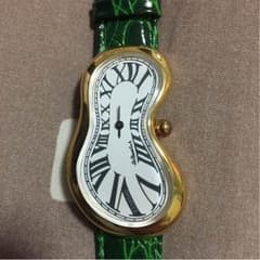 [大幅値下げ] ほぼ新品！！ダリ 腕時計 緑のサムネイル