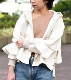 【あき様専用です‼︎‼︎】 Eimee Law フリルデザインボンディングパーカーのサムネイル
