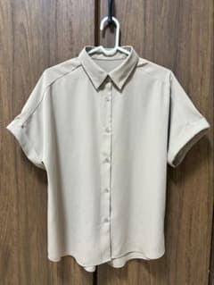 GU 半袖ブラウス 黄土色のサムネイル