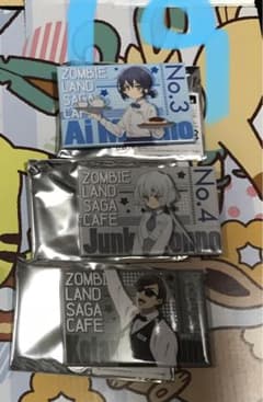 ゾンビランドサガカフェ スクエア缶バッジ 愛、純子、巽のサムネイル