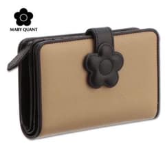 未使用級】MARY QUANT 二つ折り財布デイジーパッチスナップ ベージュ
