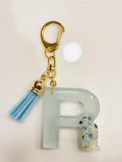 ドライフラワー入りイニシャルキーホルダーRのサムネイル