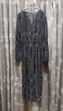 ZARA新品ワンピースのサムネイル