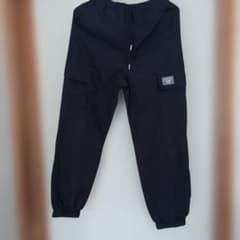 黒いカーゴパンツ サイズ150のサムネイル