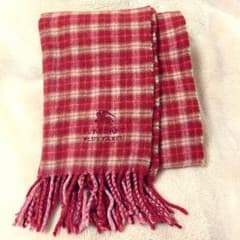 【suzu☆☆専用】バーバリー ブルーレーベル マフラー 赤のサムネイル