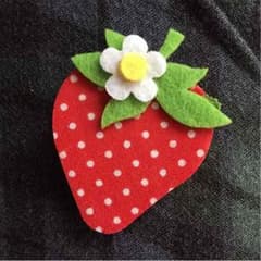 ダイカットいちごステッカー５個セットのサムネイル